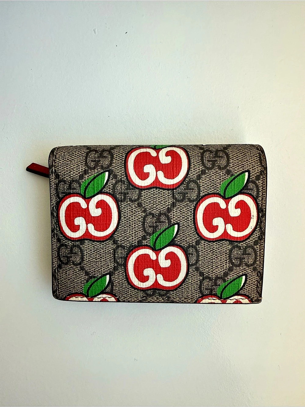 Gucci GG Supreme Monogram Apple Card Case Wallet Brown & Red